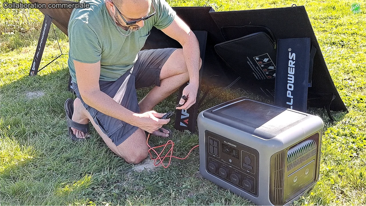 câblage de la station R2500 allpowers avec un panneau solaire