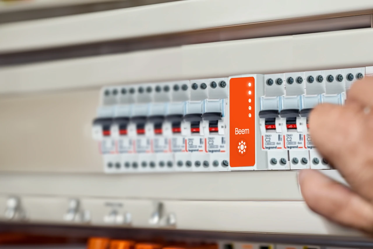 installer l'energy switch de Beem dans le tableau électrique pour optimiser la consommation d'électricité