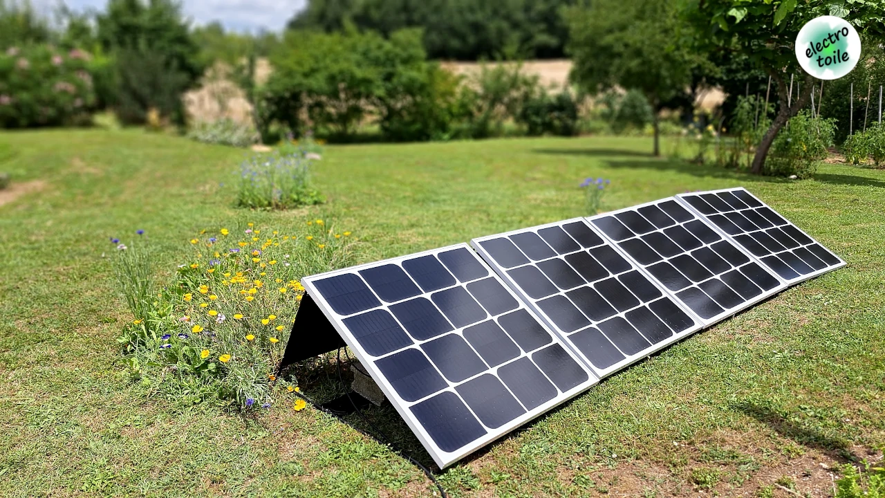 Panneaux photovoltaïques installés dans un espace dégagé pour augmenter la production solaire