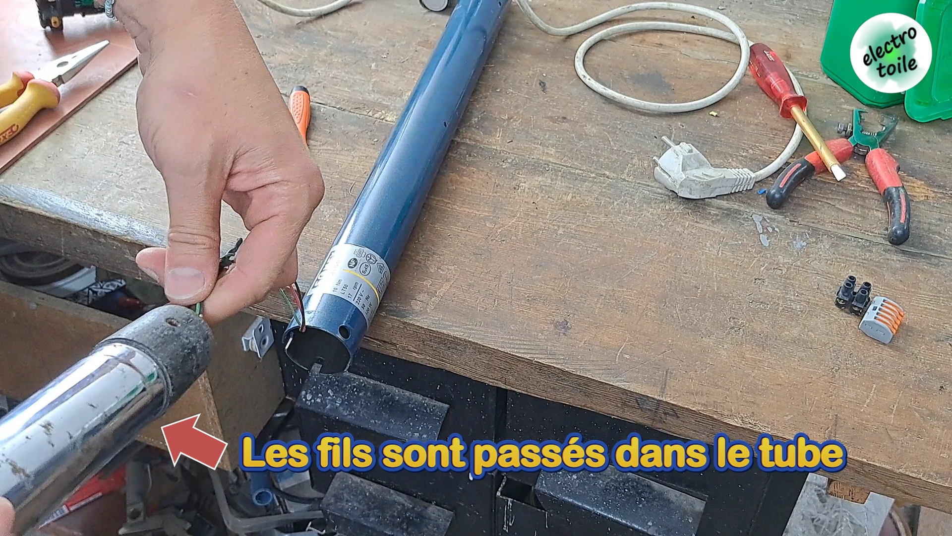 le tube permettra de taper dessus pour extraire le mécanisme du moteur Somfy